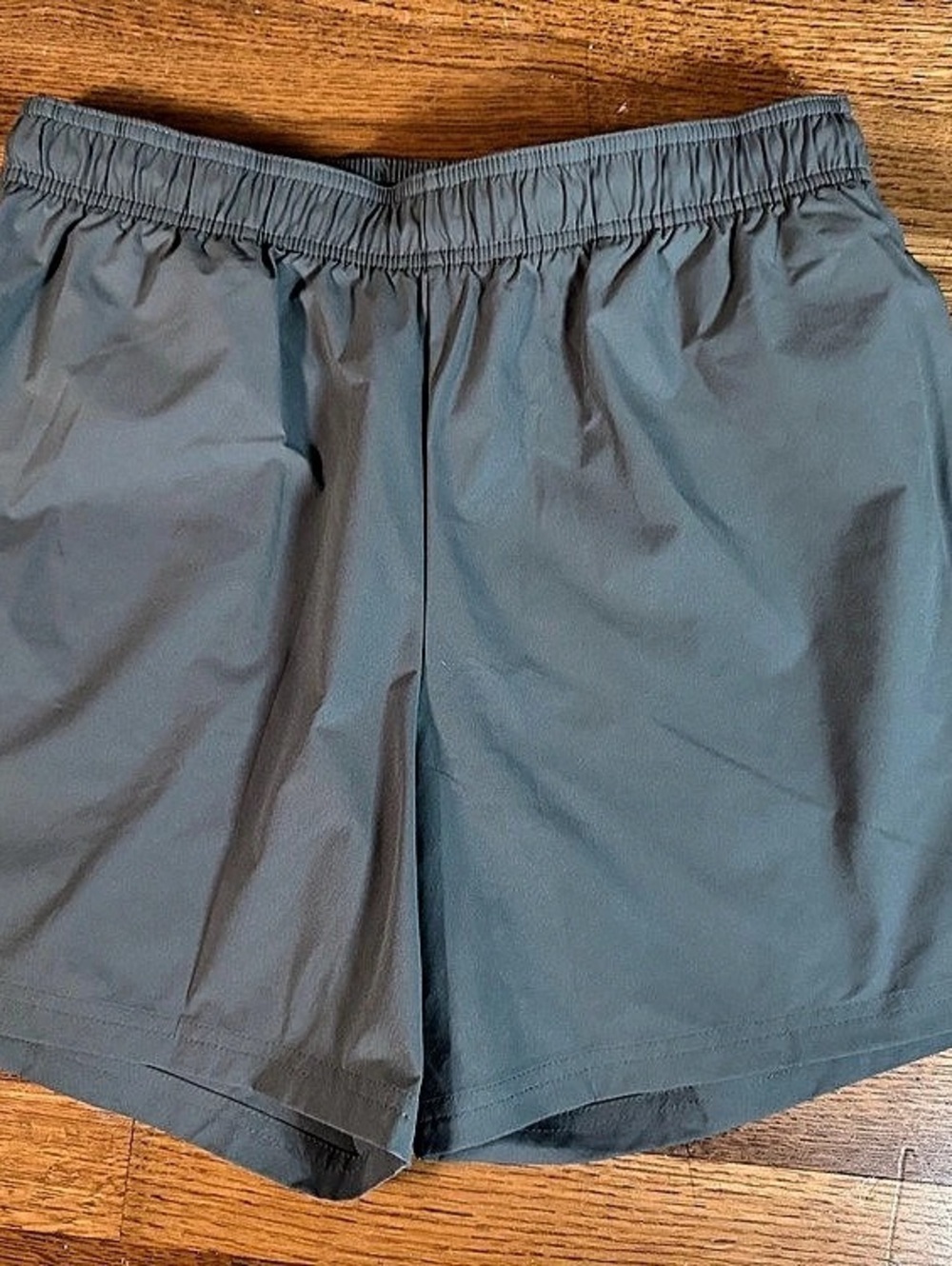 NWT On Running Women’s  5" Core Running Shorts Olive Size Small